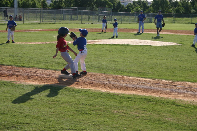 2006/05(May)/Tball-11th/640x480_2006-05-11-Tball-143-Sierra-Best.JPG