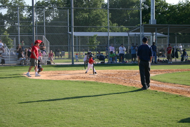 2006/05(May)/Tball-11th/640x480_2006-05-11-Tball-145-Mason.JPG