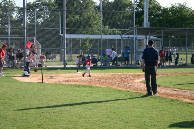 2006/05(May)/Tball-11th/640x480_2006-05-11-Tball-149-Dax.JPG