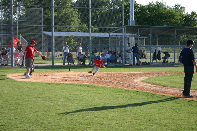 2006/05(May)/Tball-11th/640x480_2006-05-11-Tball-160-Matthew.JPG