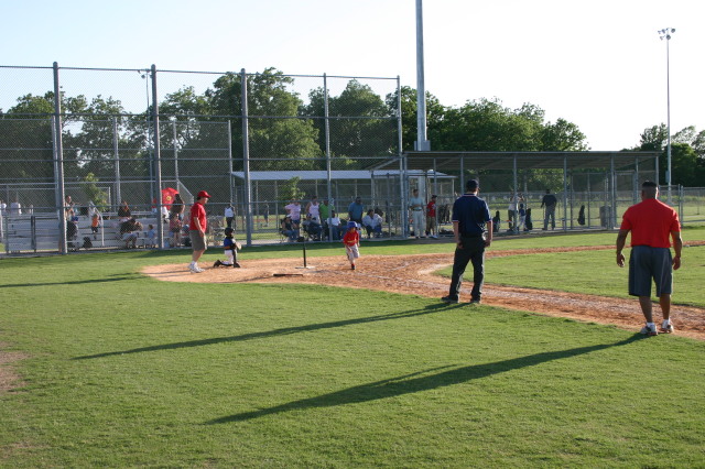 2006/05(May)/Tball-11th/640x480_2006-05-11-Tball-162-Amanda.JPG