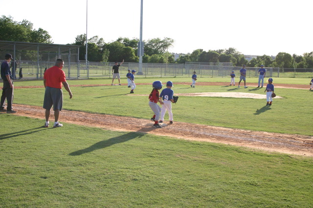 2006/05(May)/Tball-11th/640x480_2006-05-11-Tball-164-Amanda.JPG