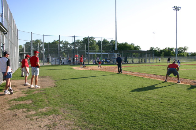 2006/05(May)/Tball-11th/640x480_2006-05-11-Tball-170-PaulJR.JPG