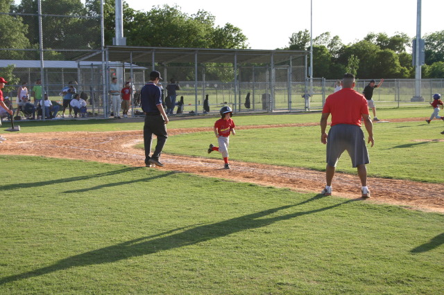 2006/05(May)/Tball-11th/640x480_2006-05-11-Tball-172-PaulJR.JPG