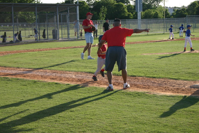 2006/05(May)/Tball-11th/640x480_2006-05-11-Tball-183-Sierra-Travis-ump-calls-FAIR-Best.JPG