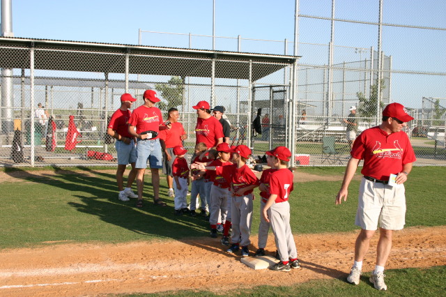 2006/05(May)/Tball-11th/640x480_2006-05-11-Tball-191-shake-hands.JPG
