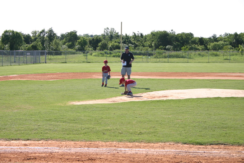2006/05(May)/Tball-11th/800x600_2006-05-11-Tball-005-Dax-Nick.JPG