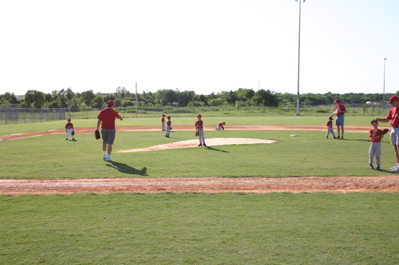 2006/05(May)/Tball-11th/800x600_2006-05-11-Tball-025-Mason-Paul-Dax-Nick-Sierra-August-Chance-Travis.JPG