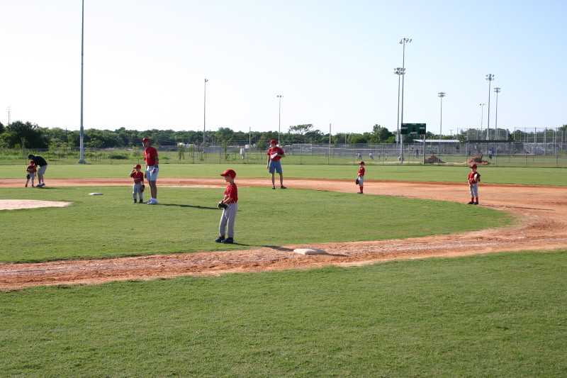 2006/05(May)/Tball-11th/800x600_2006-05-11-Tball-026-August-Travis-Chance-PaulJR.JPG