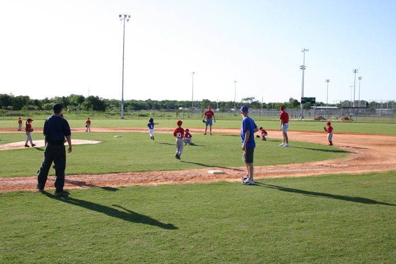 2006/05(May)/Tball-11th/800x600_2006-05-11-Tball-029-Chance-August-Luke-Travis.JPG
