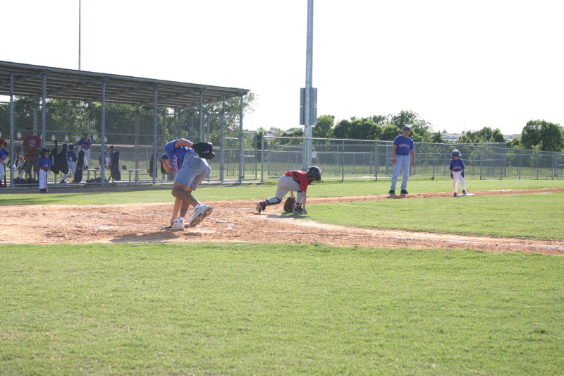 2006/05(May)/Tball-11th/800x600_2006-05-11-Tball-032-Matthew.JPG