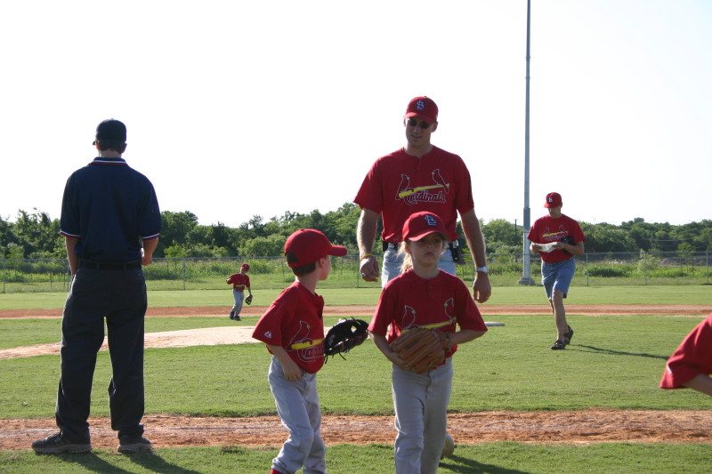 2006/05(May)/Tball-11th/800x600_2006-05-11-Tball-047-Dax-Sierra-Travis.JPG