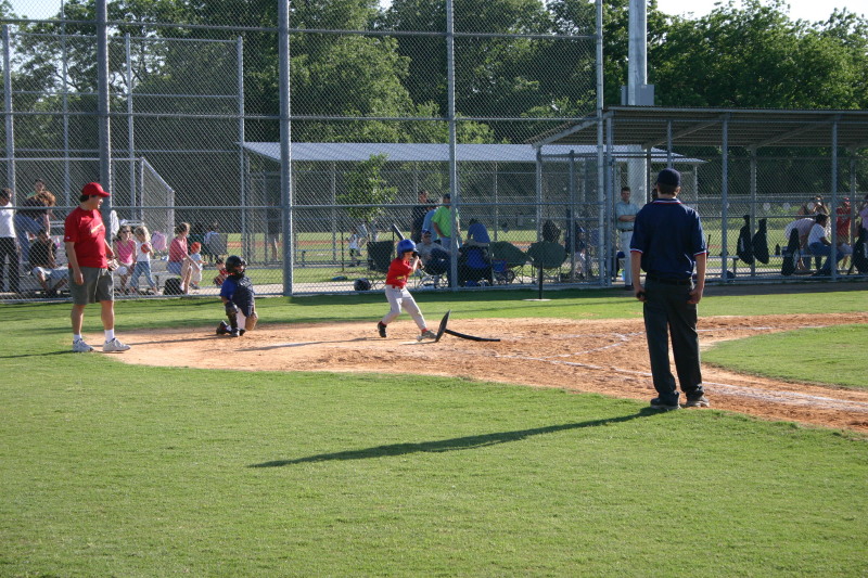 2006/05(May)/Tball-11th/800x600_2006-05-11-Tball-052-Matthew.JPG
