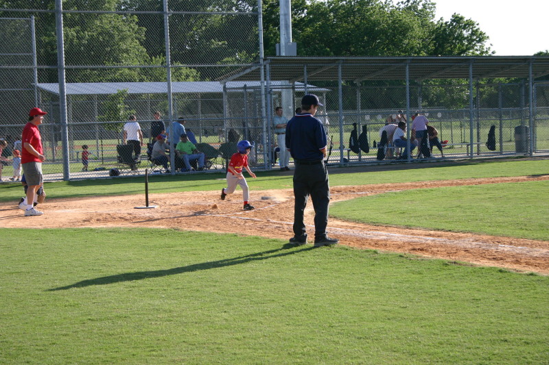 2006/05(May)/Tball-11th/800x600_2006-05-11-Tball-057-Matthew.JPG