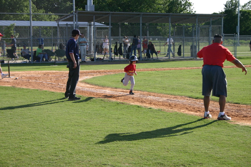 2006/05(May)/Tball-11th/800x600_2006-05-11-Tball-067-Brandon.JPG