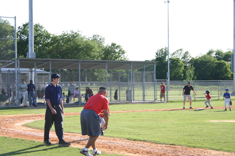 2006/05(May)/Tball-11th/800x600_2006-05-11-Tball-072-Nick.JPG