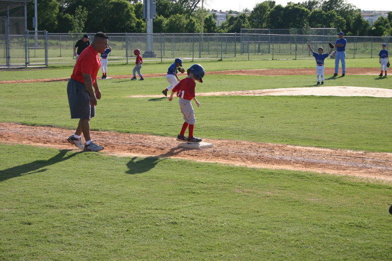 2006/05(May)/Tball-11th/800x600_2006-05-11-Tball-084-Gabe.JPG