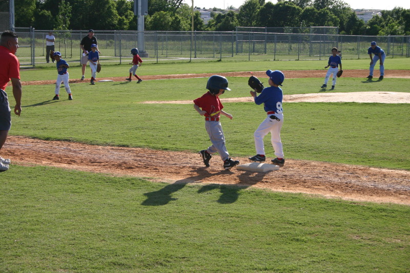 2006/05(May)/Tball-11th/800x600_2006-05-11-Tball-099-August-Best.JPG