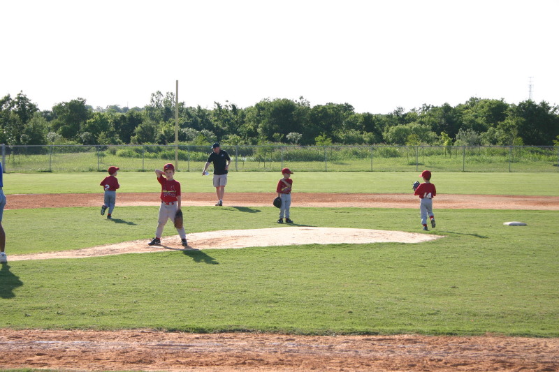2006/05(May)/Tball-11th/800x600_2006-05-11-Tball-108-Matthew-Brandon-Dax.JPG