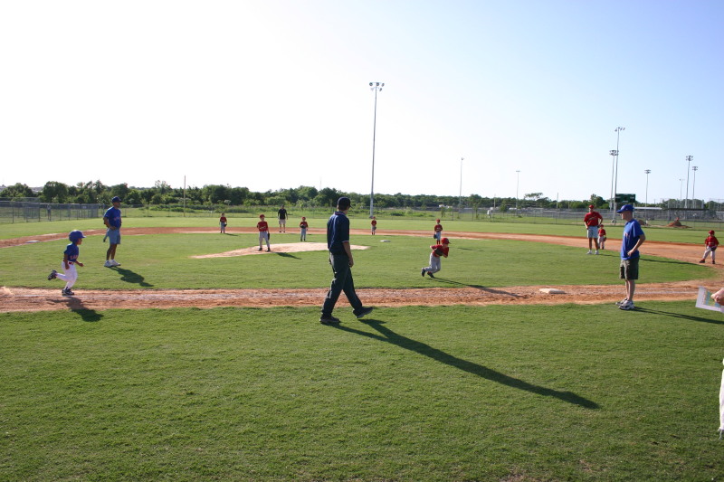 2006/05(May)/Tball-11th/800x600_2006-05-11-Tball-109-Case-Matthew-Brandon-Sierra-Gabe-Chance-Travis.JPG