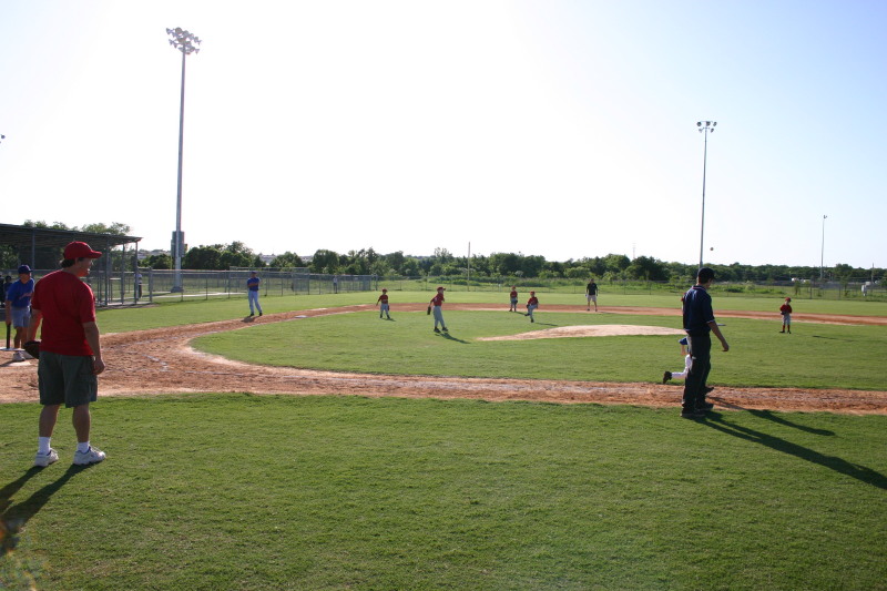 2006/05(May)/Tball-11th/800x600_2006-05-11-Tball-115-Matthew.JPG