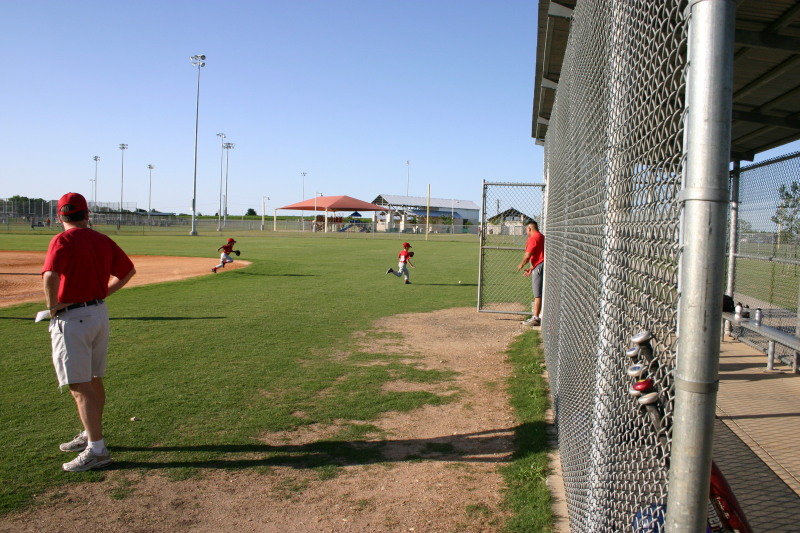 2006/05(May)/Tball-11th/800x600_2006-05-11-Tball-118-Chance-Amanda.JPG