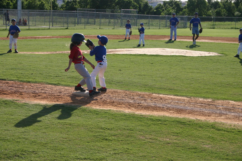 2006/05(May)/Tball-11th/800x600_2006-05-11-Tball-143-Sierra-Best.JPG