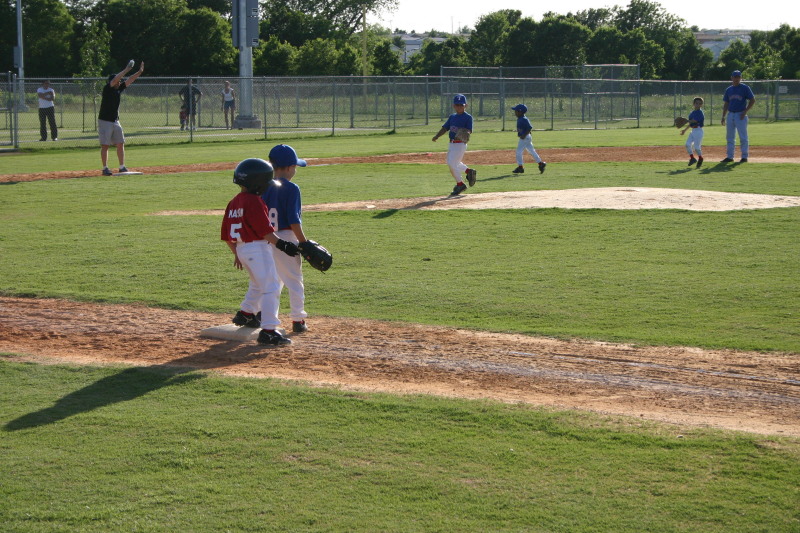 2006/05(May)/Tball-11th/800x600_2006-05-11-Tball-148-Mason.JPG