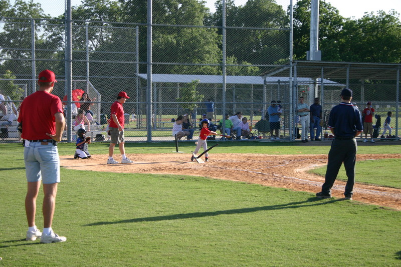 2006/05(May)/Tball-11th/800x600_2006-05-11-Tball-152-Dax-Travis.JPG