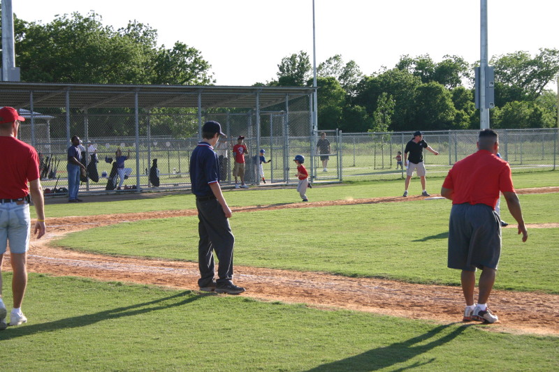 2006/05(May)/Tball-11th/800x600_2006-05-11-Tball-157-Chance.JPG