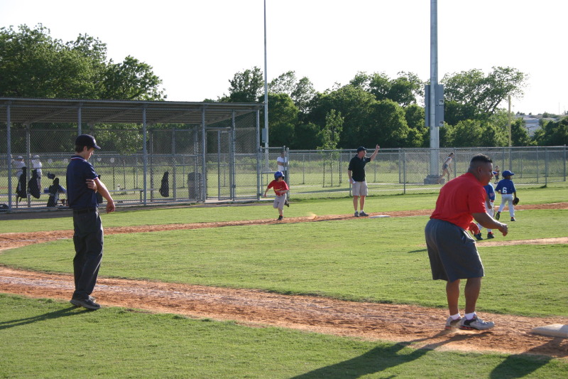 2006/05(May)/Tball-11th/800x600_2006-05-11-Tball-159-Matthew.JPG