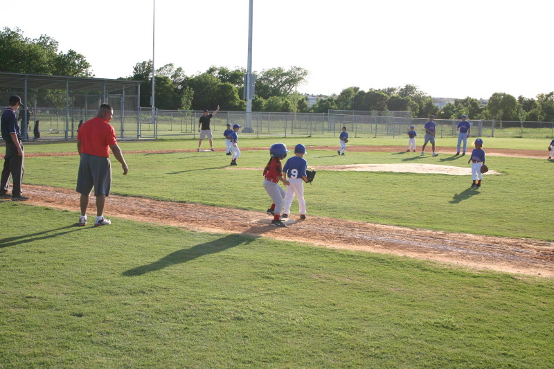 2006/05(May)/Tball-11th/800x600_2006-05-11-Tball-164-Amanda.JPG