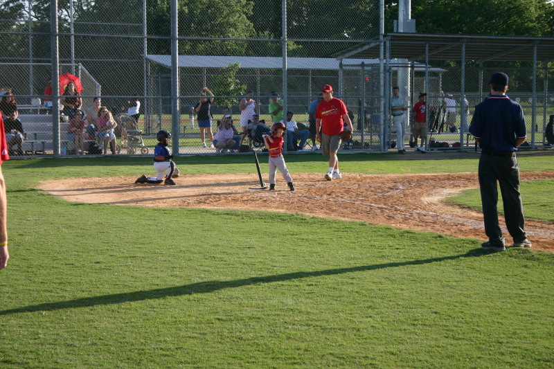 2006/05(May)/Tball-11th/800x600_2006-05-11-Tball-166-August.JPG
