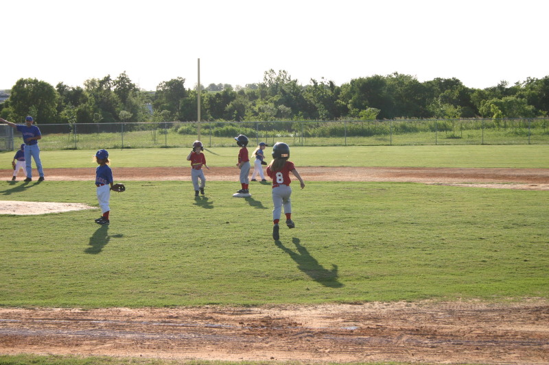 2006/05(May)/Tball-11th/800x600_2006-05-11-Tball-184-August-PaulJR-Sierra.JPG