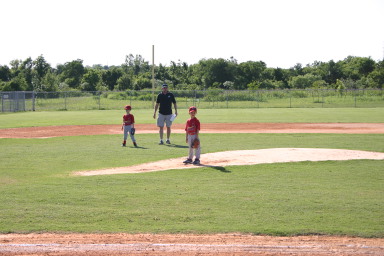 2006-05-11-Tball-004-Dax-Nick.JPG