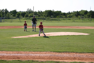 2006-05-11-Tball-006-Dax-Nick.JPG