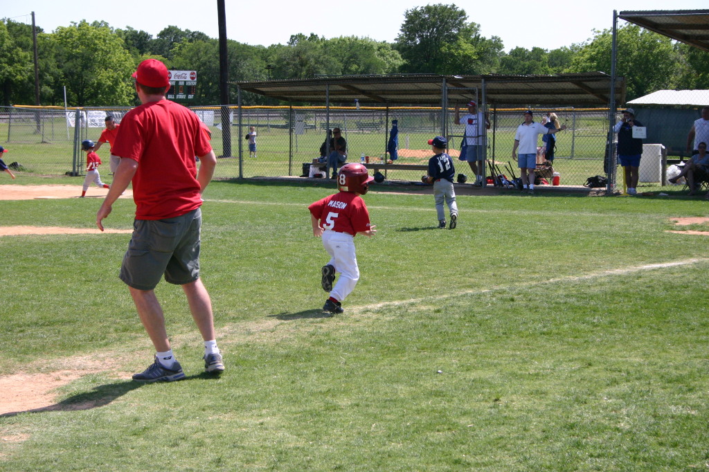 2006/05(May)/Tball-13th/1024x768_2006-05-13-Tball-034-Mason-Luke.JPG