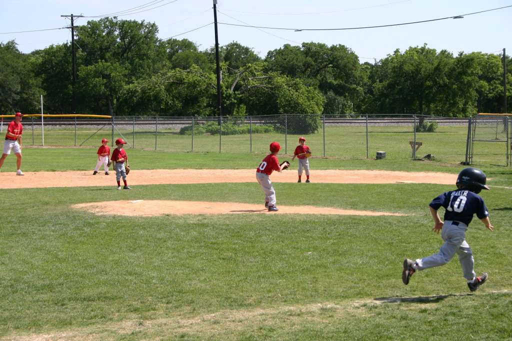 2006/05(May)/Tball-13th/1024x768_2006-05-13-Tball-042-Chance-PaulJR.JPG