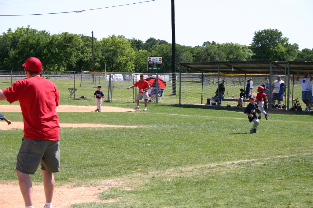 2006/05(May)/Tball-13th/1024x768_2006-05-13-Tball-058-Matthew.JPG