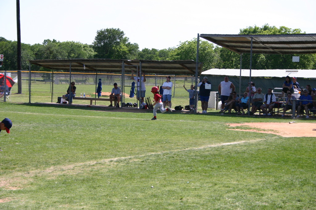2006/05(May)/Tball-13th/1024x768_2006-05-13-Tball-077-Amanda.JPG