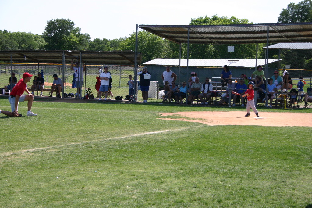 2006/05(May)/Tball-13th/1024x768_2006-05-13-Tball-083-August.JPG