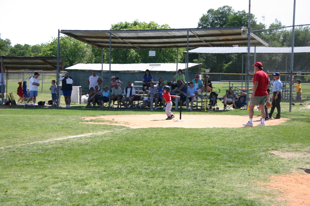 2006/05(May)/Tball-13th/1024x768_2006-05-13-Tball-084-August.JPG
