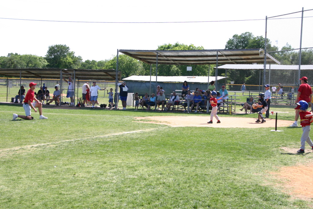 2006/05(May)/Tball-13th/1024x768_2006-05-13-Tball-099-Sierra-Travis.JPG