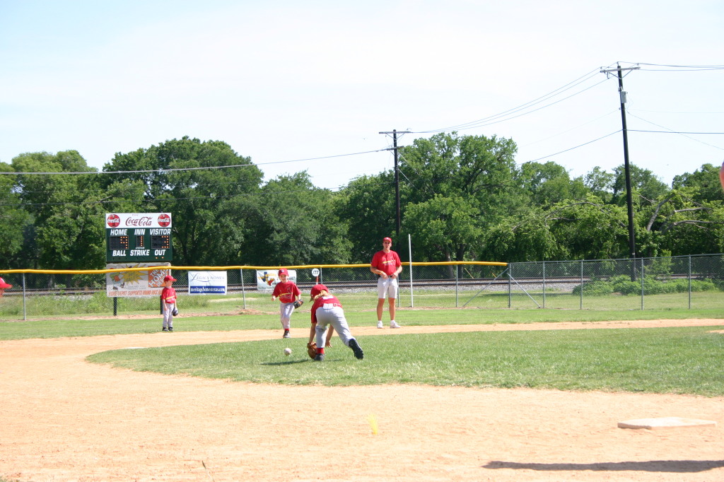 2006/05(May)/Tball-13th/1024x768_2006-05-13-Tball-113-Sierra.JPG