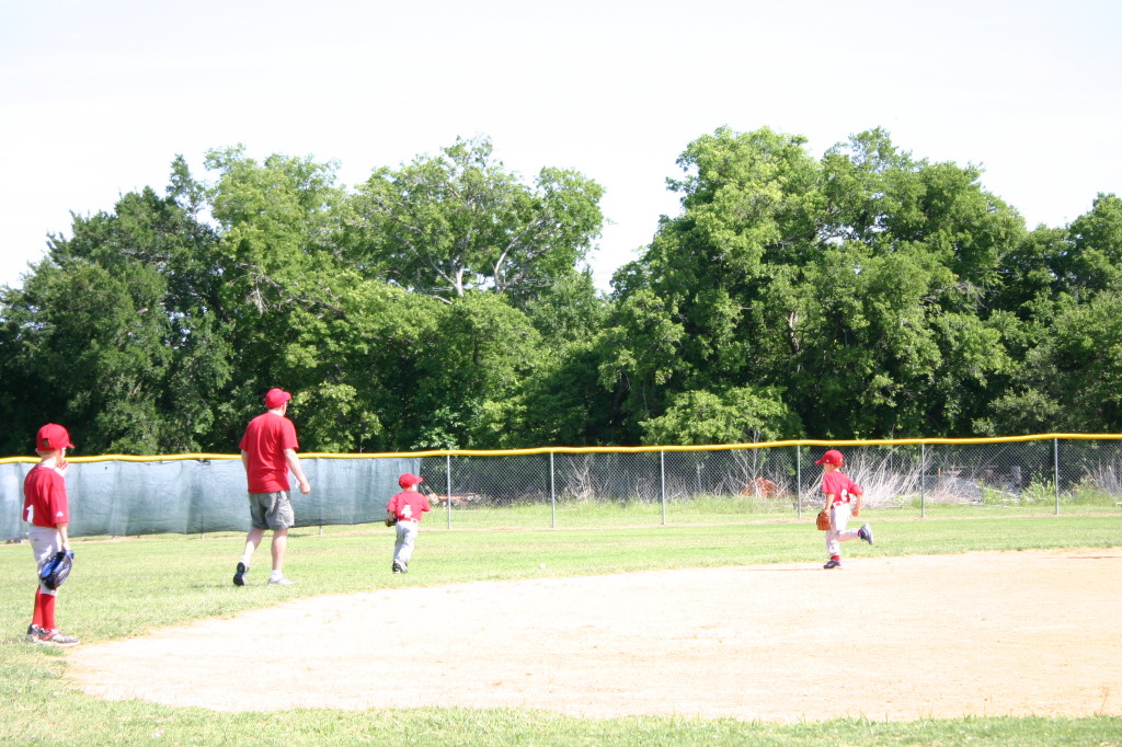 2006/05(May)/Tball-13th/1024x768_2006-05-13-Tball-115-August-Nick-Gabe.JPG