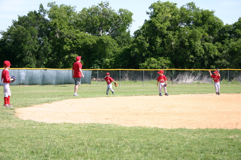 2006/05(May)/Tball-13th/1024x768_2006-05-13-Tball-118-Gabe-August-Nick-Case.JPG
