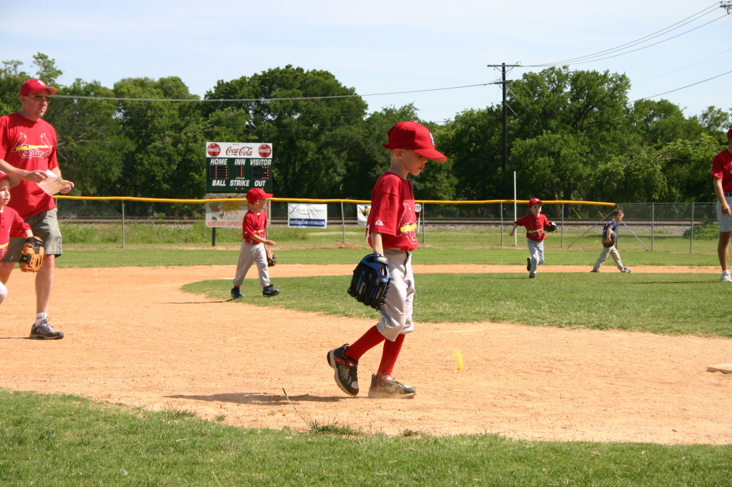 2006/05(May)/Tball-13th/1024x768_2006-05-13-Tball-123-Gabe-August-Dax.JPG