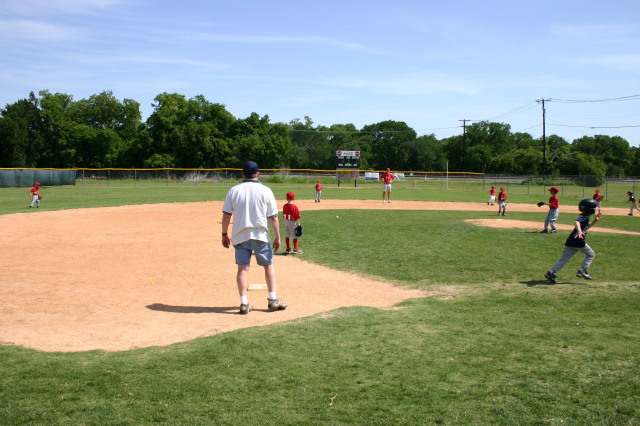2006/05(May)/Tball-13th/640x480_2006-05-13-Tball-046.JPG