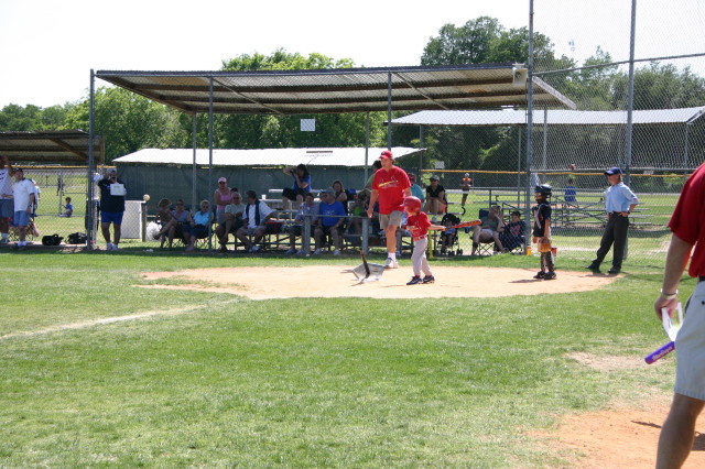 2006/05(May)/Tball-13th/640x480_2006-05-13-Tball-057-Matthew.JPG