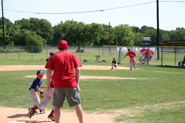2006/05(May)/Tball-13th/640x480_2006-05-13-Tball-060-Matthew.JPG